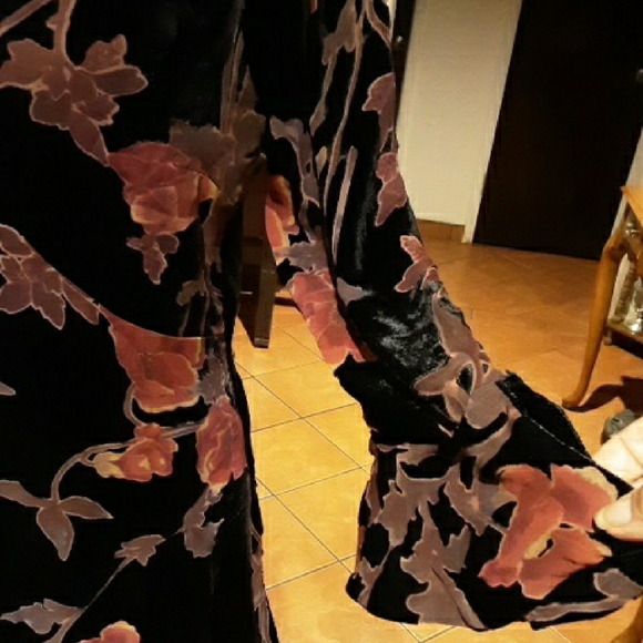 Elegant Floral Midi Dress - Picture 4 of 10